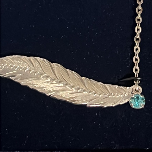 Montana Silversmiths, Ladies Cinderella Liberty American Made Necklace - Picture 9 of 10